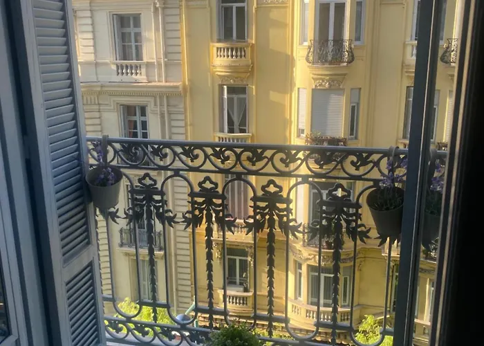 Les Fleurs Astoria